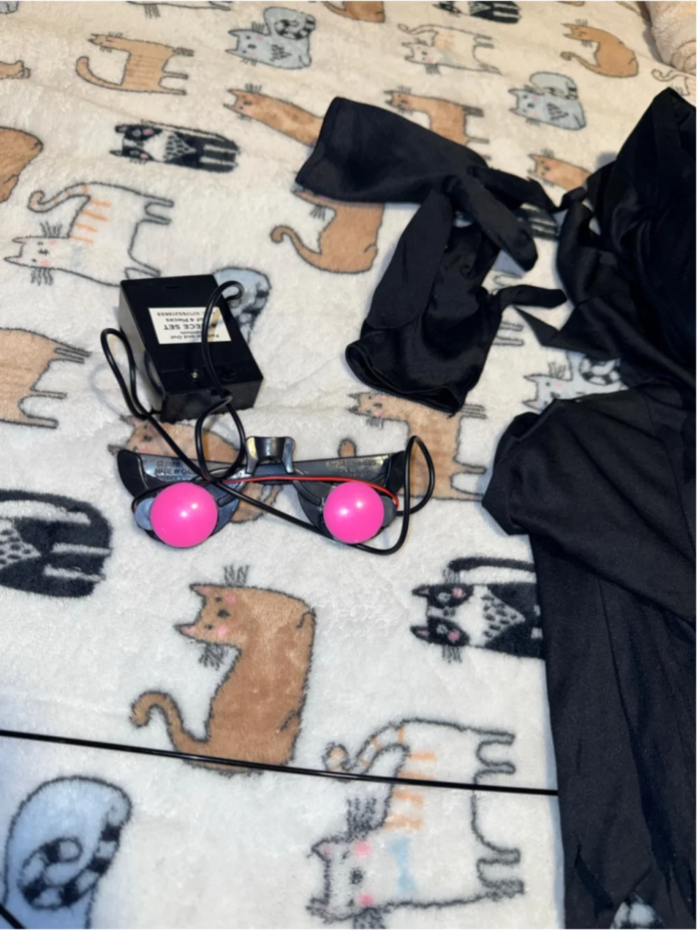 Boys Fade in and out Phantom Costume size med-8. Black red eyes 5 pc. Sickle